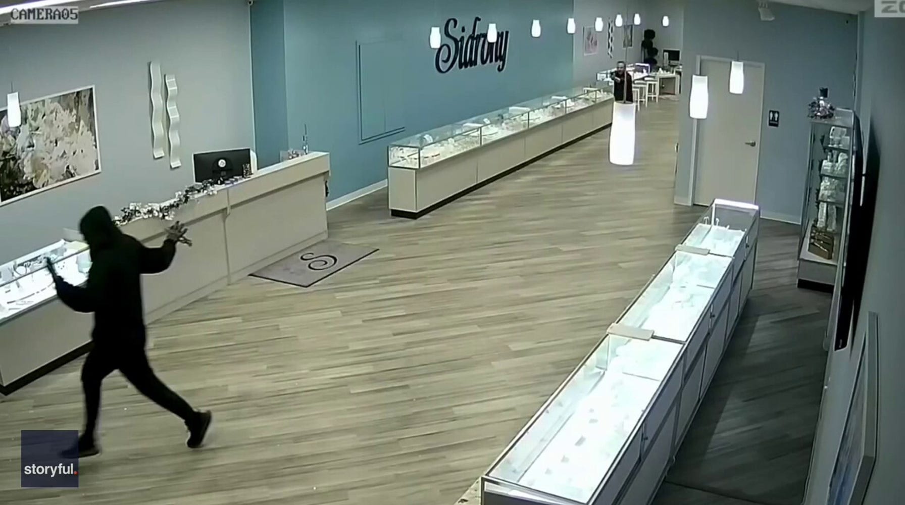 Air Force Veteran's Quick Thinking Thwarts Jewelry Heist