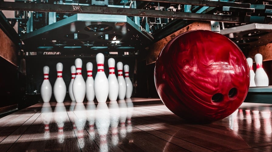 'Fox & Friends Weekend' celebrates National Bowling Day with Bowlers to Veterans