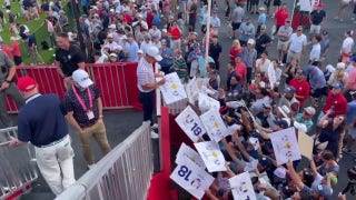 Collin Morikawa signs autographs for Ryder Cup fans