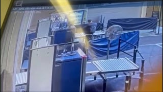 Knife-wielding man attacks officers inside NYC courthouse