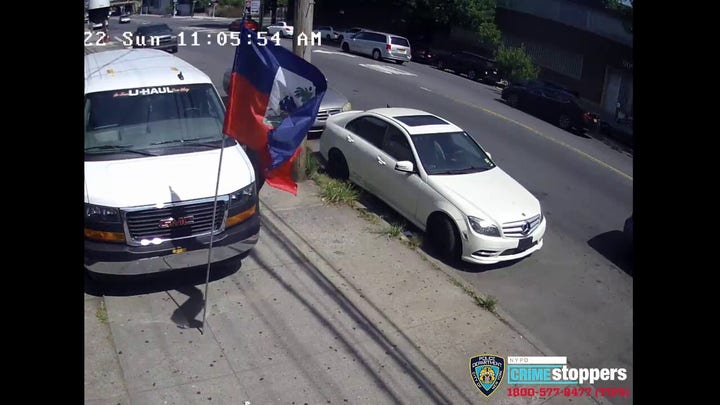 NYPD releases video of suspects in Brooklyn pastor robbery 