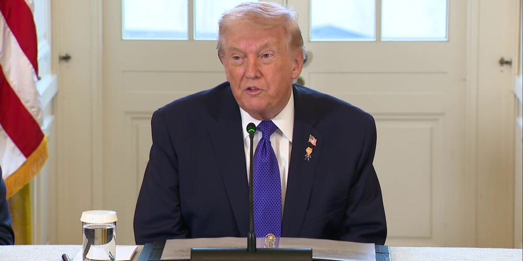 Trump pauses high-stakes oil meeting to check out ballroom progress