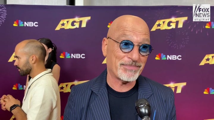 Howie Mandel Outmaneuvers Simon Cowell in Golden Buzzer Battle on 'AGT'