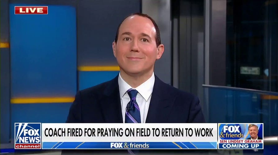 Coach fired for praying on field will return to work