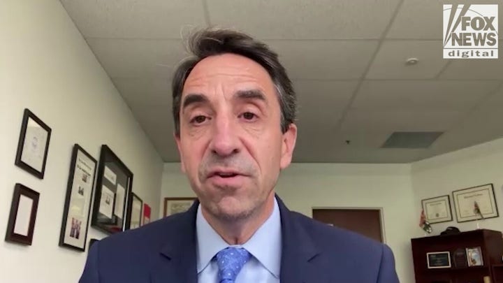 California critica al juez por liberar sin fianza a un sospechoso acusado de asesinato.