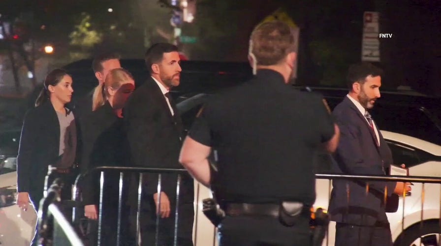 Federal agents enter Gracie Mansion following an indictment against New York City Mayor Eric Adams