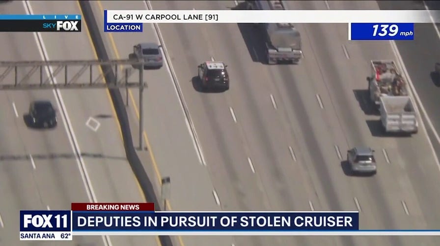 Los Angeles pursue suspect who stole armed police cruiser 