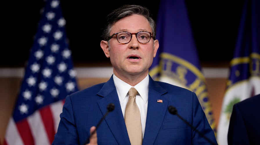  House GOP leaders clasp  play   property   league  with Speaker Johnson