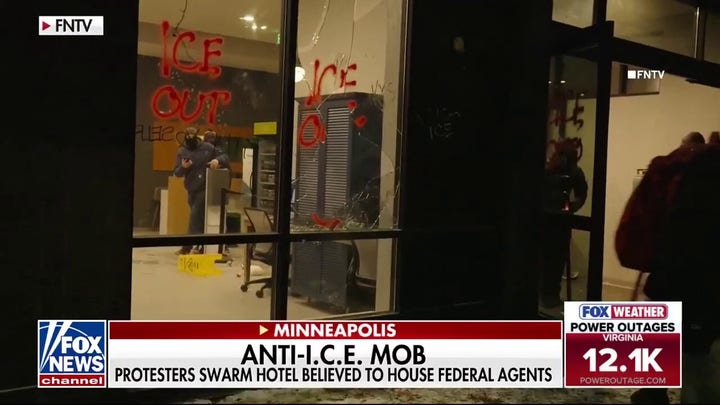 Agitators swarm hotel in protest of ICE agents