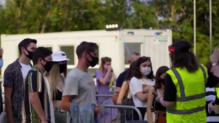 Socially-distanced concert held in England amid pandemic