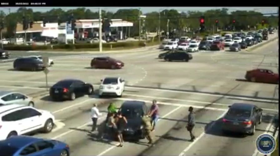 Boyton Beach police seek Good Samaritans who helped woman having a medical emergency while driving