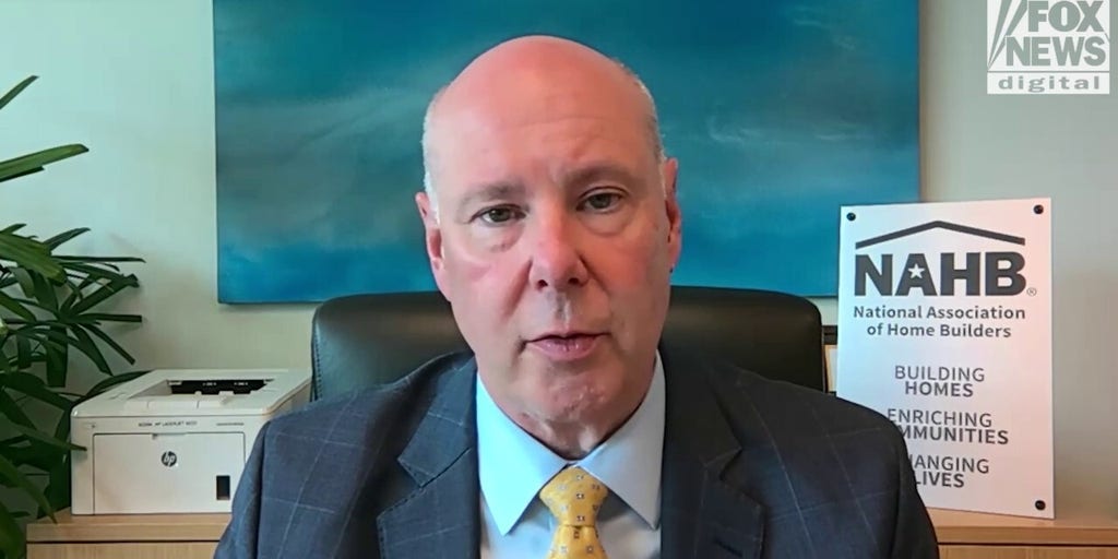 Construction leader warns America is 250K workers short as housing costs soar