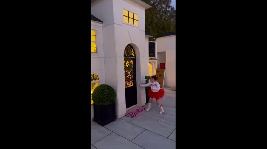 Kids give tour of their 2-story playhouse in adorable video