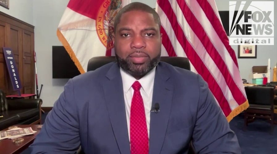 Lawmaker warns sanctuary laws letting amerciable  truckers thrust  enactment     lives astatine  risk