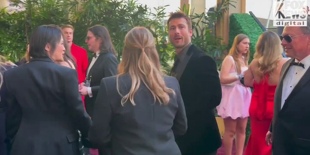 Glenn Powell at the 2025 Golden Globe Awards