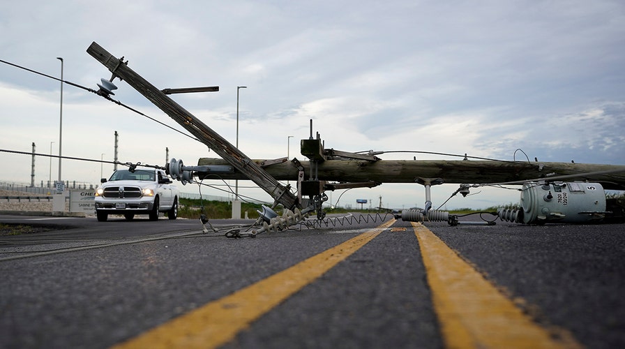 Thousands in Texas left without power after Hurricane Laura slams Gulf Coast 