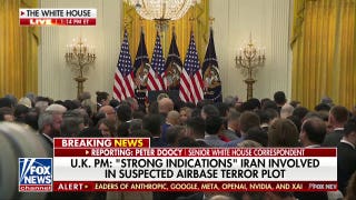 Se espera que Trump aborde el presunto complot terrorista en una base aérea en medio de nuevas preguntas sobre Irán.