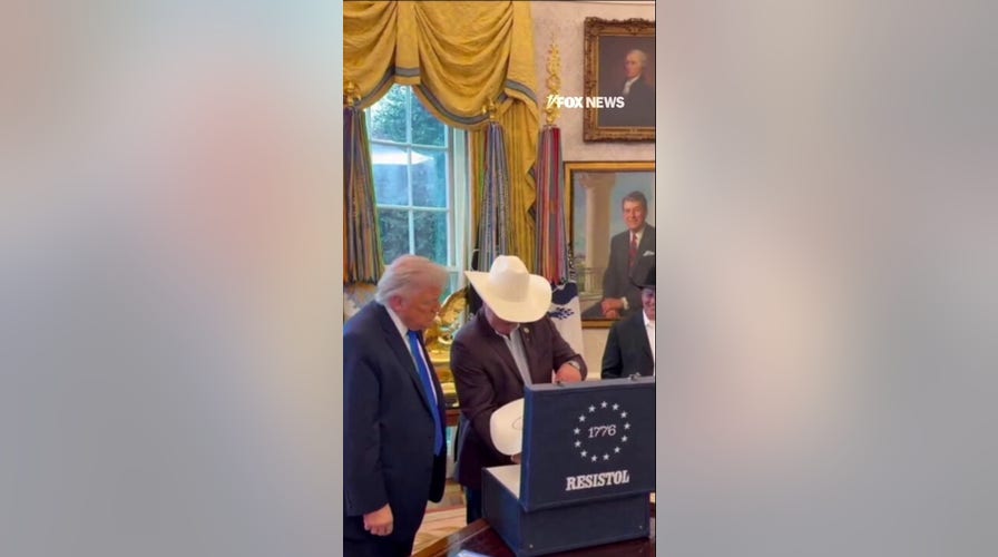 Trump receives cowboy chapeau  from rodeo champions