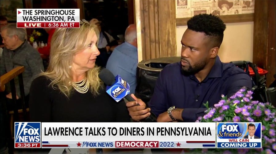 Lawrence Jones speaks with diners in Pennsylvania