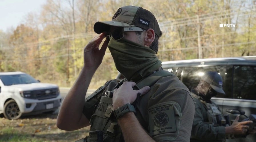 Protester confronts HSI cause implicit migration arrests during Charlotte operation