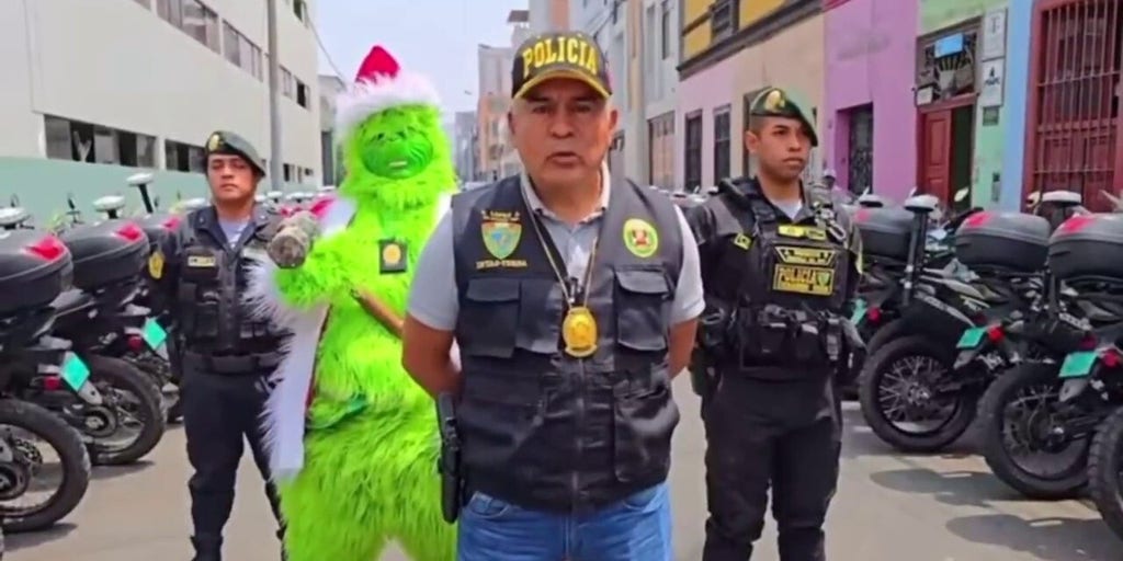Peruvian police officer dresses as the Grinch to make drug bust