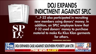 El Departamento de Justicia amplía la acusación contra el SPLC en medio de las acusaciones de financiación del KKK