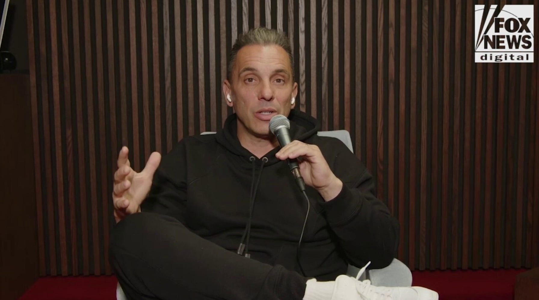 Sebastian Maniscalco on Artificial Intelligence: Embracing AI for Email Grammar and Home Design