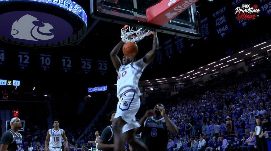 Kansas' Melvin Council Jr. sets up   Flory Bidunga for alley-oop slam vs. Kansas State