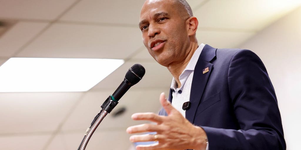 WATCH LIVE: Leader Hakeem Jeffries speaks at campaign rally in Pennsylvania