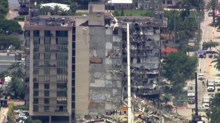 Families of missing Floridians visit site of condo collapse