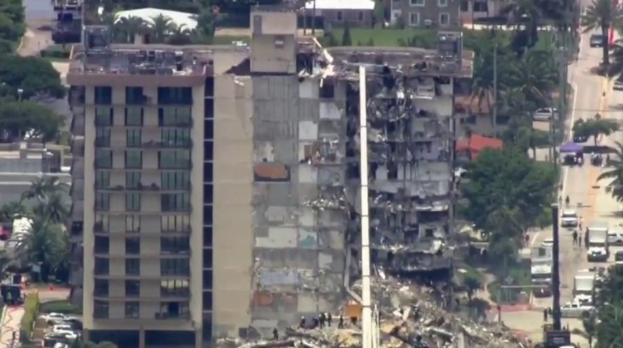 Families of missing Floridians visit site of condo collapse