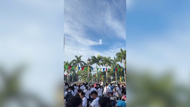 Jesus apparition appears in clouds after Mass at basilica in the Philippines