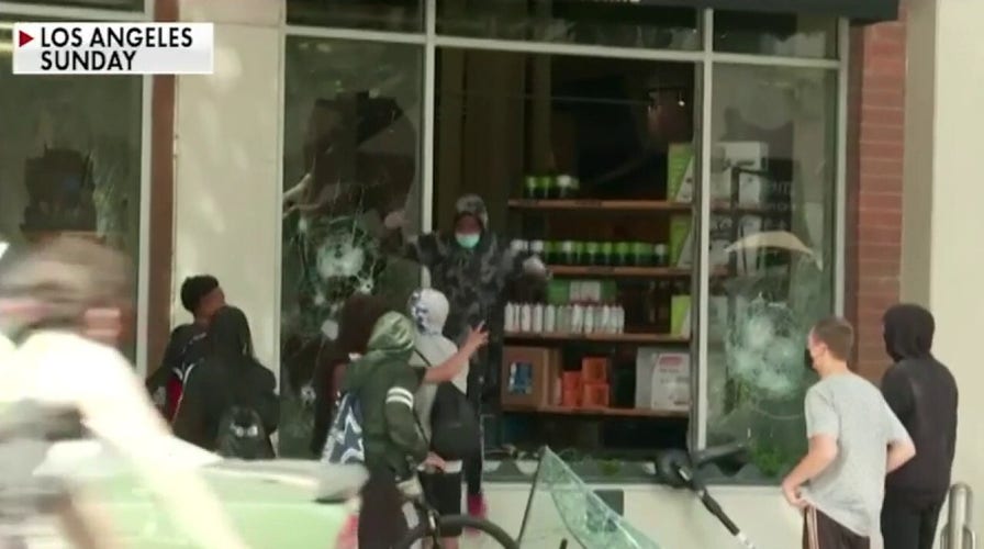 LAPD battles looters as the mayor threatens a budget cut	