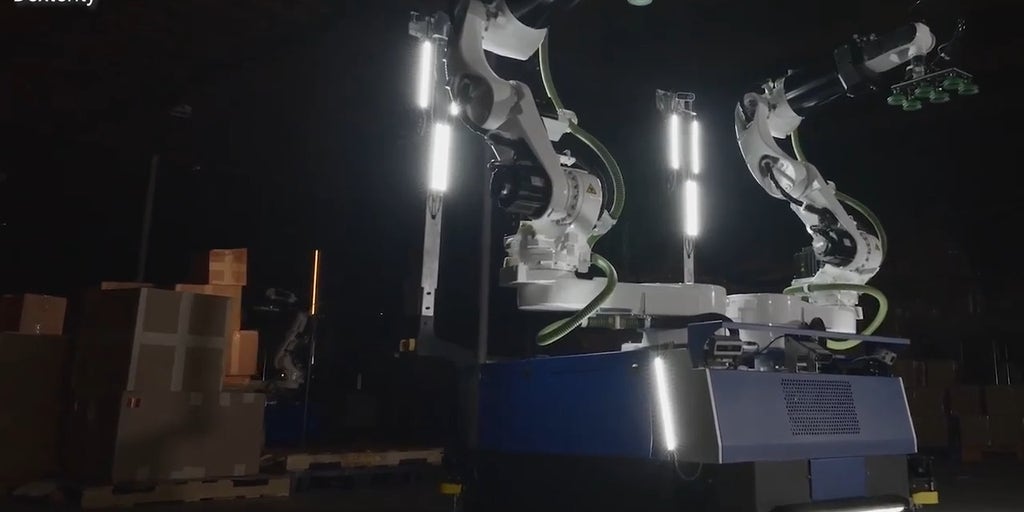 World’s first AI-powered industrial super-humanoid robot is faster and stronger than ever
