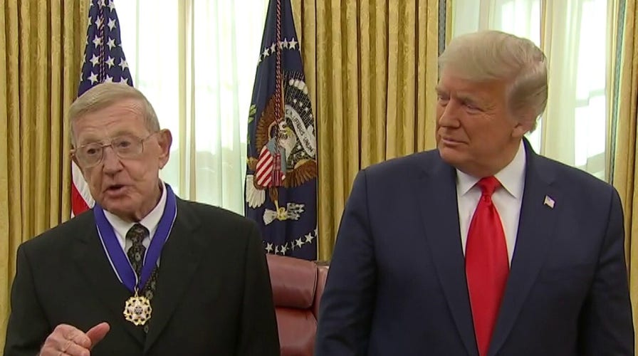 Trump awards legendary coach Lou Holtz Presidential Medal of Freedom