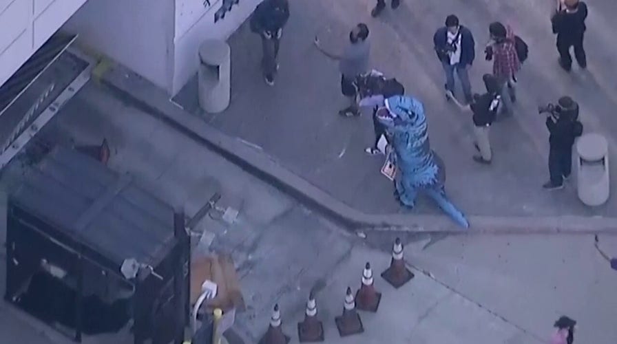 Anti-ICE riots break out in Los Angeles