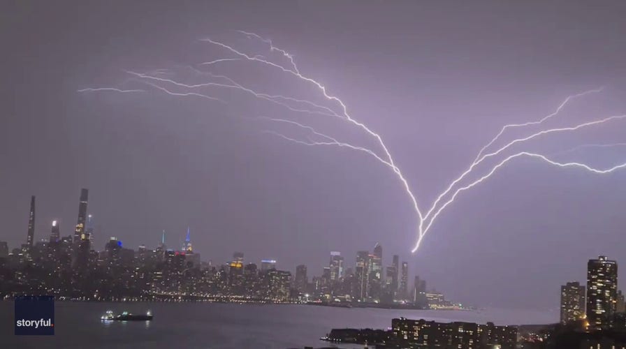 Upward lightning illuminates Manhattan skyline in stunning sight