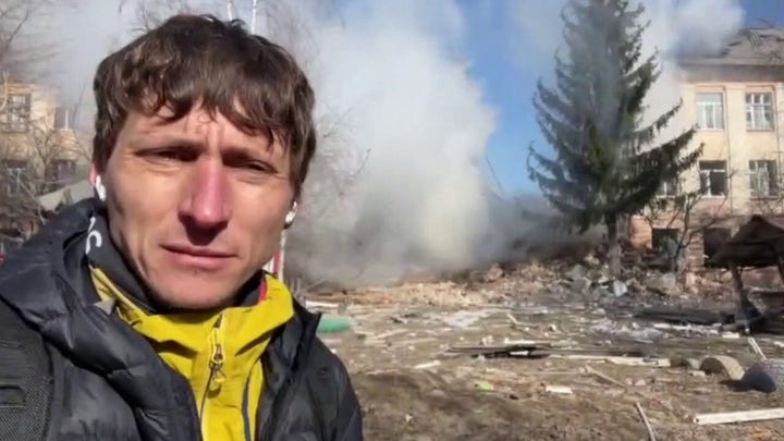 Russian missile strikes rock Ukrainian city of Irpin 