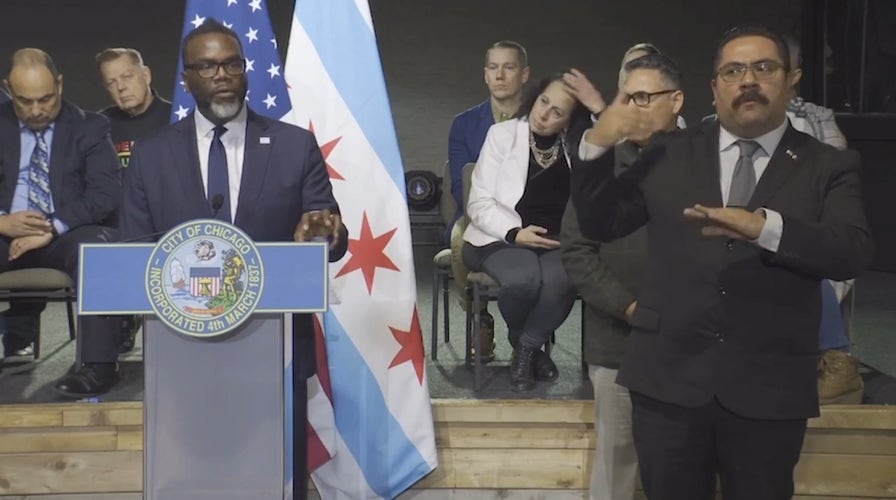 Chicago mayor blames predecessor Lightfoot for migrant crisis he 'inherited'