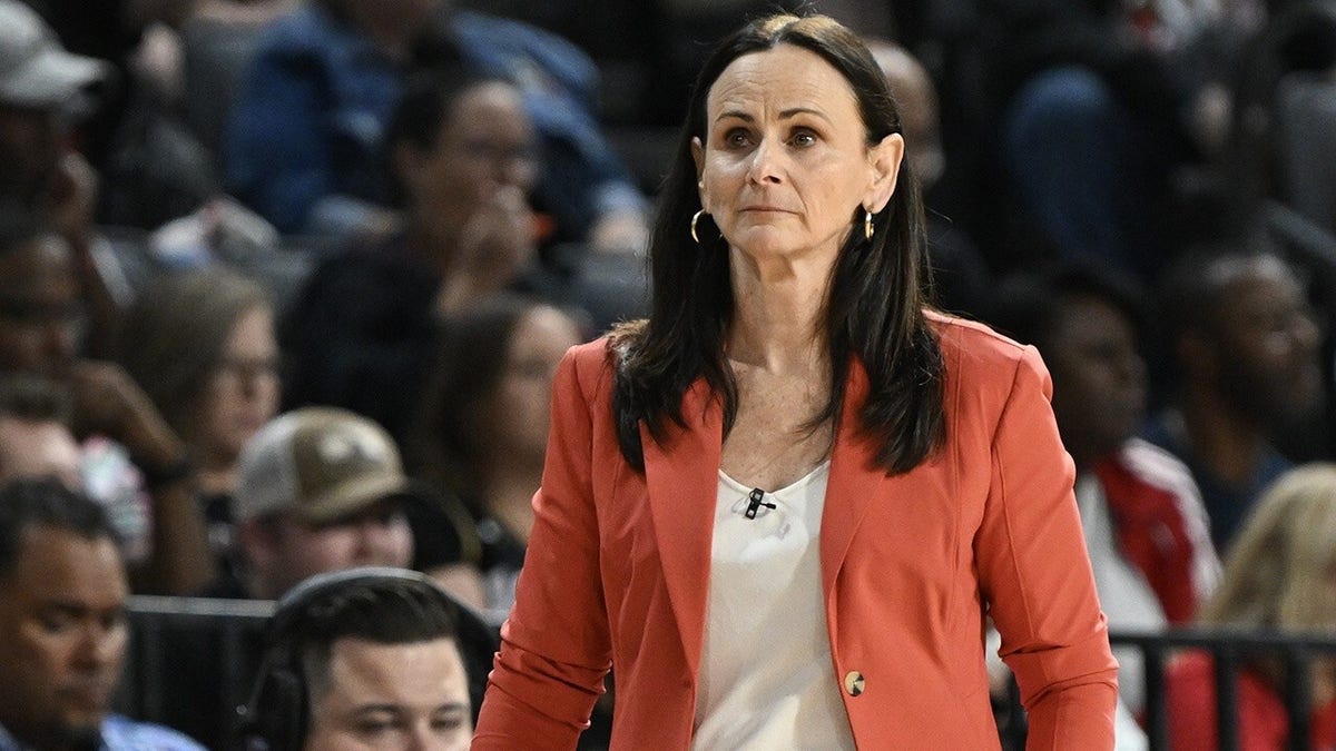Sandy Brondello, entrenadora de los Liberty, ansiosa por trabajar con  Caitlin Clark , ya que una lesión amenaza su participación en el All-Star