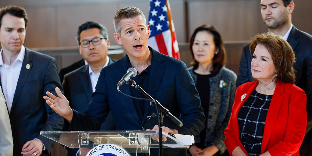 WATCH LIVE: Transportation Secretary Duffy holds briefing on DC mid-air collision