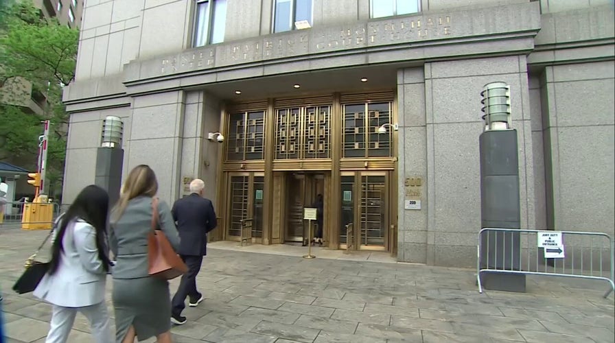 Attorney Mark Geragos walks into court for day one of Diddy jury selection