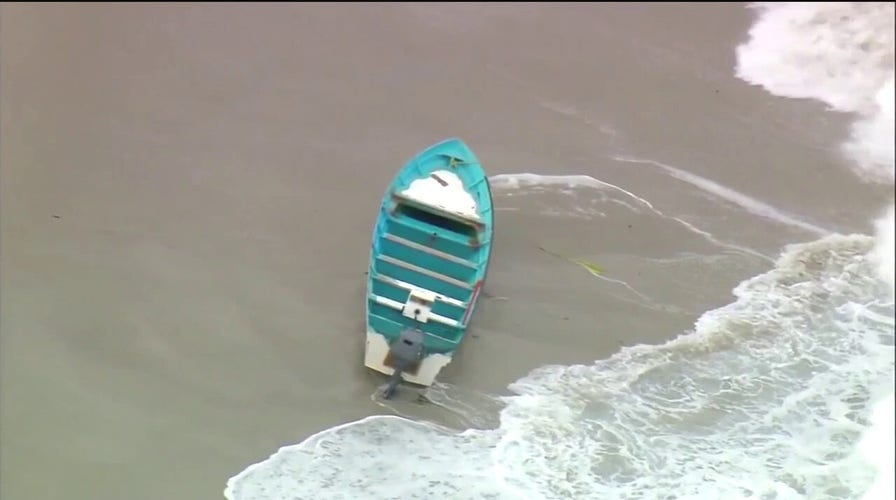 Boat carrying migrants capsizes in La Jolla, California