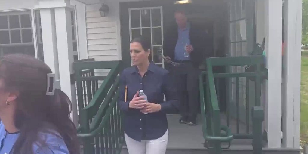 Shaheen dodges reporter's Platner questions as aide creates donut distraction