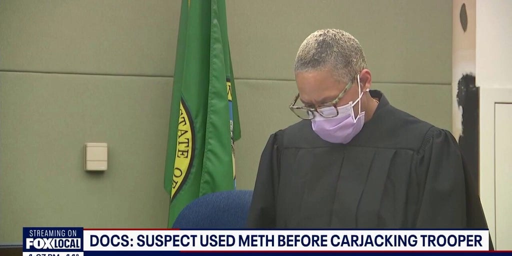 Suspect charged after allegedly carjacking trooper on I-5