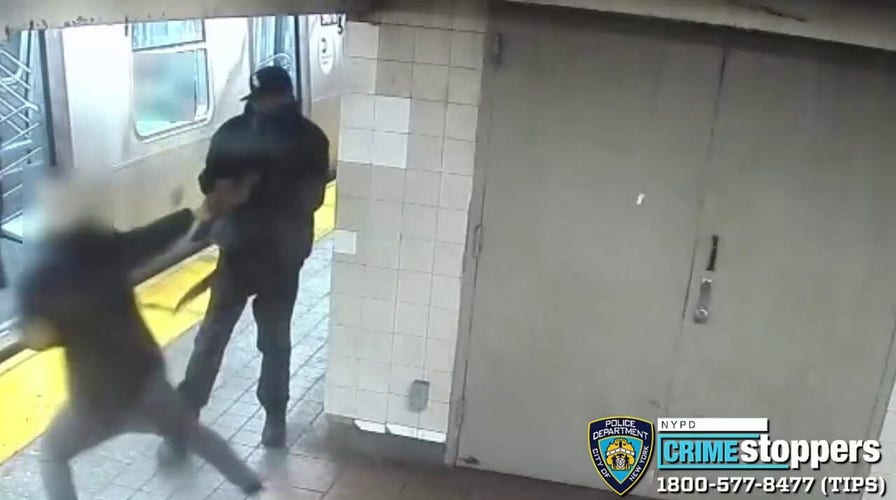 New York City robber stabs subway rider during scuffle on Manhattan train: police
