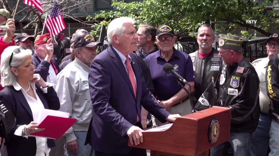 Cops arrest counter-protesters at Daniel Penny rally