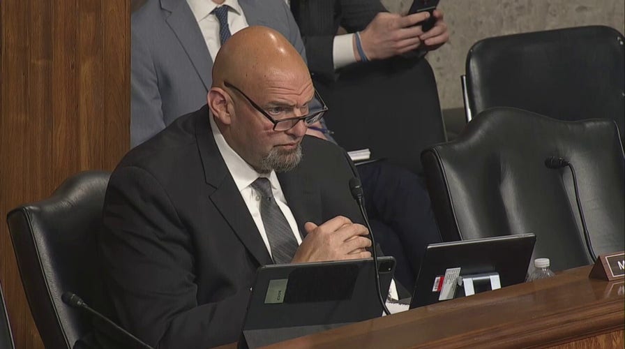 Fetterman struggles through Senate Banking Committee questioning