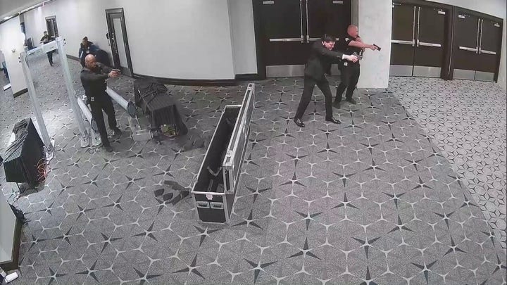 El Departamento de Justicia publica un nuevo vídeo del presunto autor de los disparos en la cena de la Asociación de Corresponsales de la Casa Blanca (WHCA), en el que se le ve en los pasillos y irrumpiendo en un control de seguridad