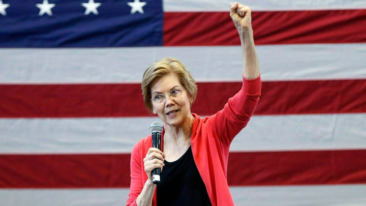 Elizabeth Warren deboards private plane in Iowa